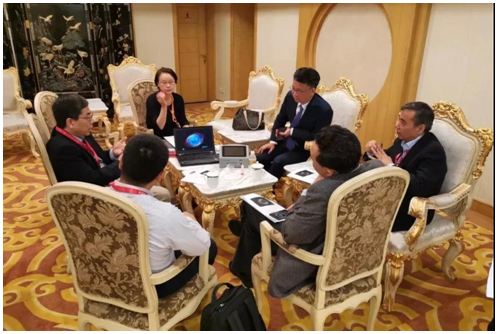  伯豪生物攝與會(huì)專(zhuān)家組討論 